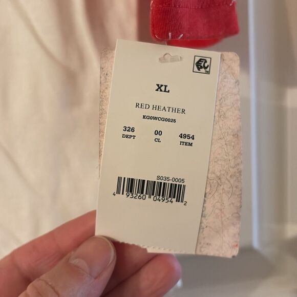 ✨Elf 3/4 Raglan Sleeve Shirt, NWT - Picture 2 of 4